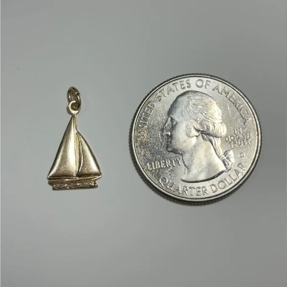 10k Vintage Gold Sailboat Charm / Pendant - Picture 4 of 4